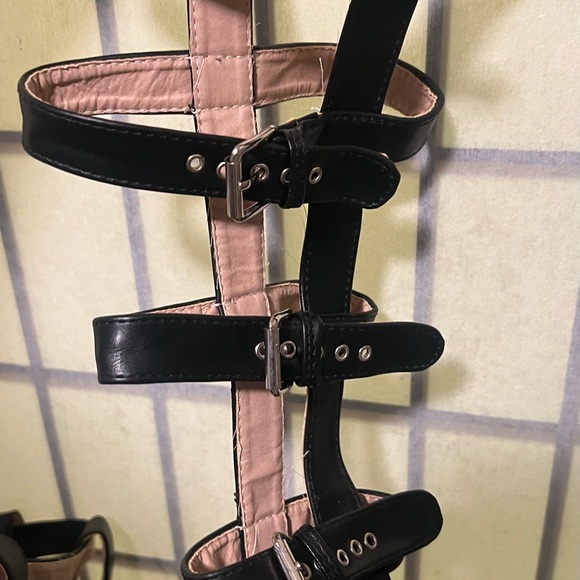 YRU Nightcall Hi Platform Heels - Picture 7 of 10